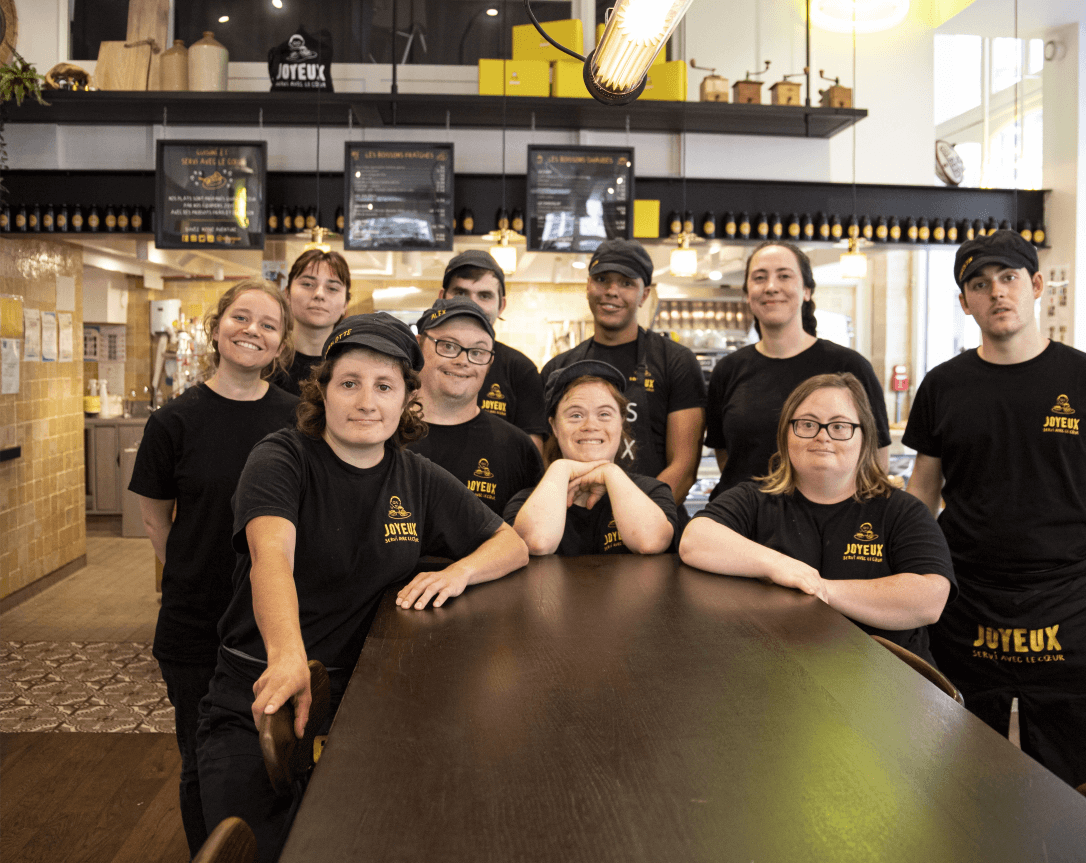 Café Joyeux: EEN INCLUSIEF CONCEPT Café Joyeux: EEN INCLUSIEF EN ONDERSTEUNEND CONCEPT VOOR MENSEN MET EEN BEPERKING