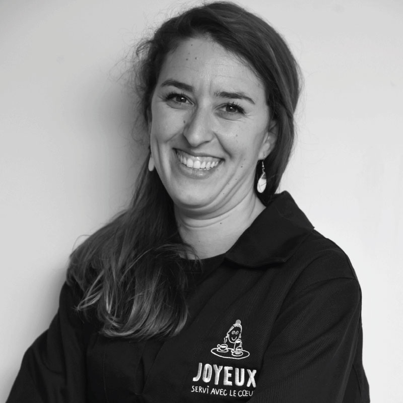 Café Joyeux Bordeaux Blandine, cheerful manager, welcomes you and serves you from the heart