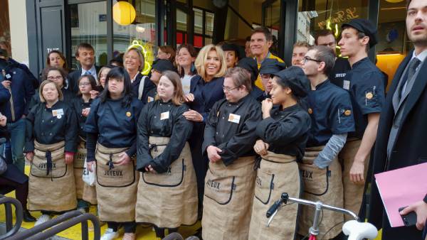 Café Joyeux: Brigitte Macron inaugurates the coffee shop on the Champs-Elysées in favour of people with mental and cognitive disabilities