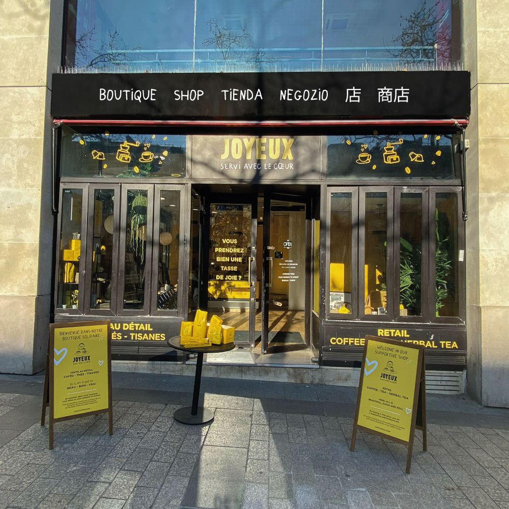 EEN BOETIEK VAN CAFÉ JOYEUX AAN DE CHAMPS-ÉLYSÉESLAAN - PARIS